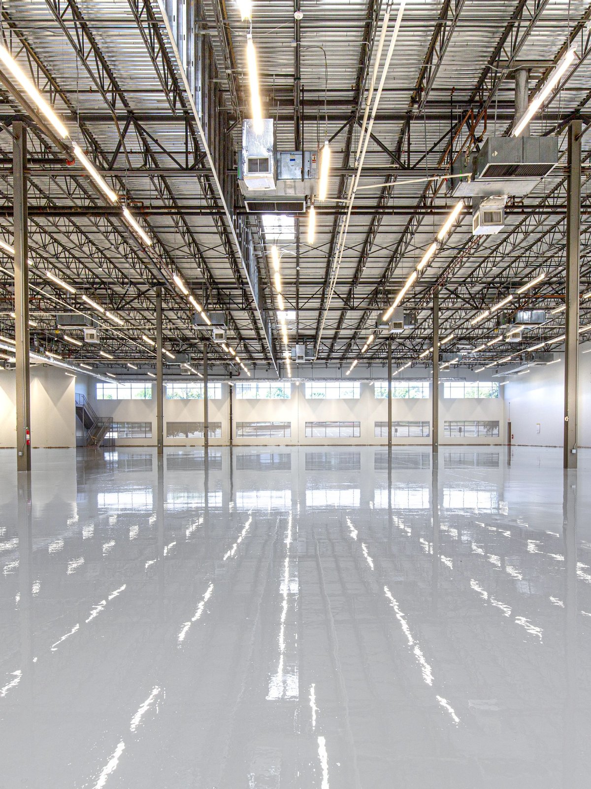 Polished glossy epoxy floor coating in an industrial facility